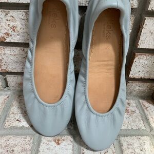 Gray Size 9 Tieks